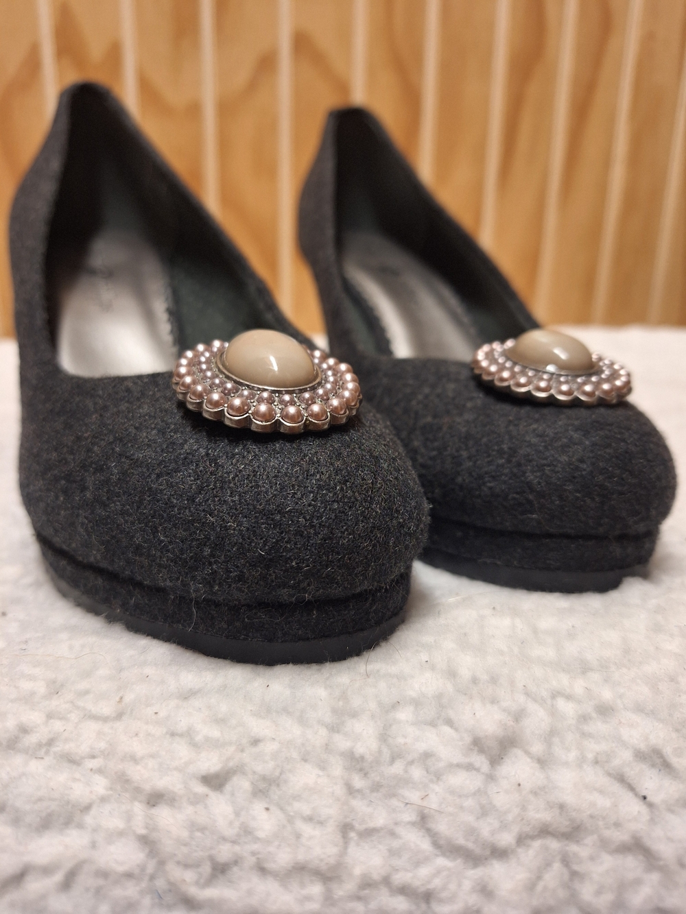 NEW Lindsay Phillips Wedge Pumps with Jeweled Brooch - Gray 7